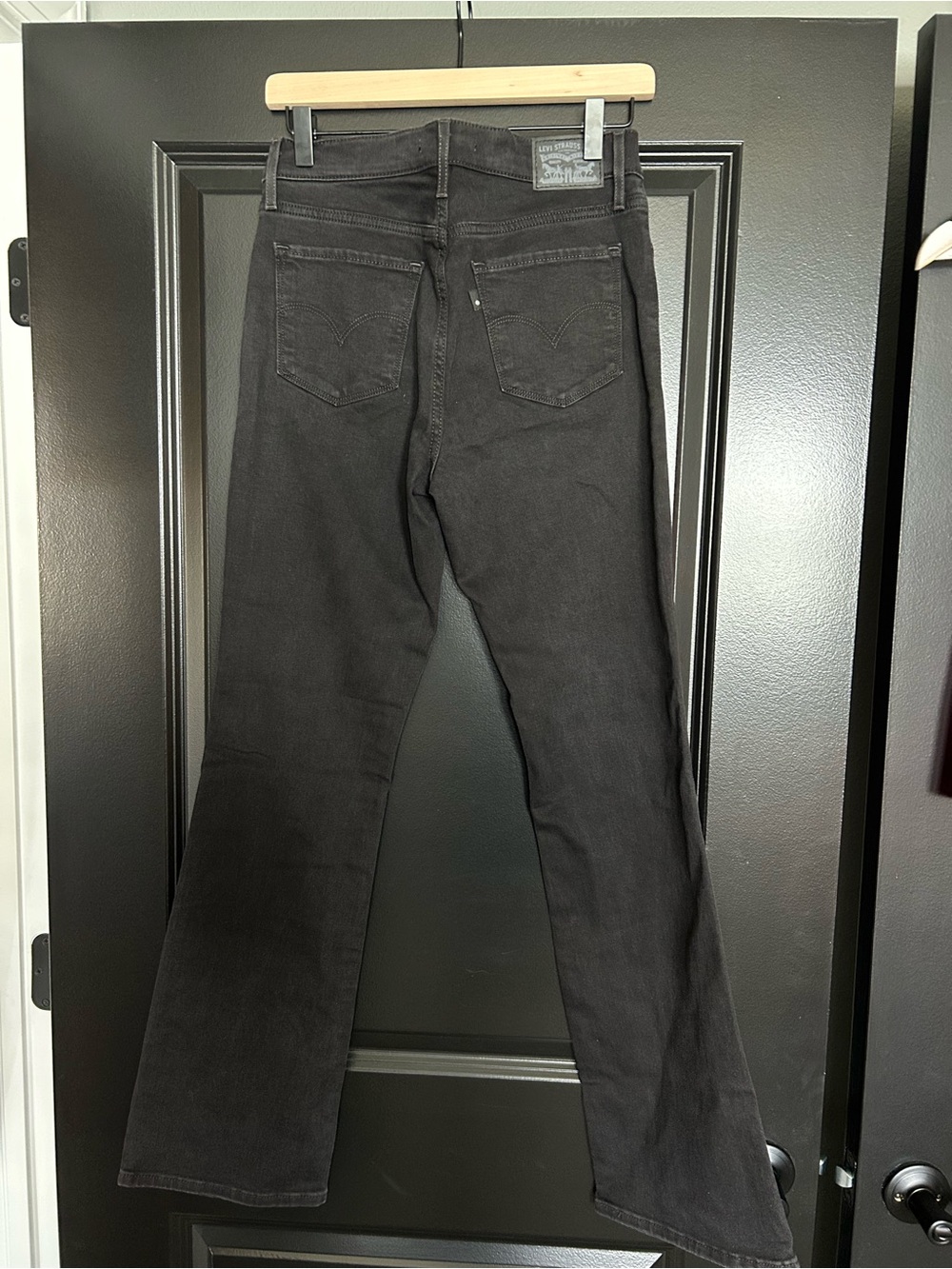 Women’s Levi's 315 Shaping Bootcut jeans in black size 28 x 32 (6). NWT - Picture 2 of 6